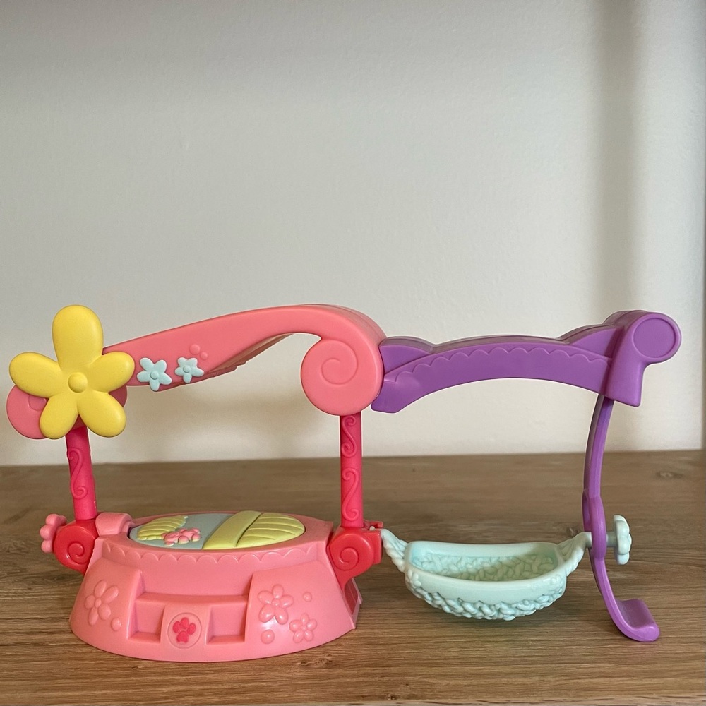 2005 Littlest Pet Shop Fancy Friends Play Set